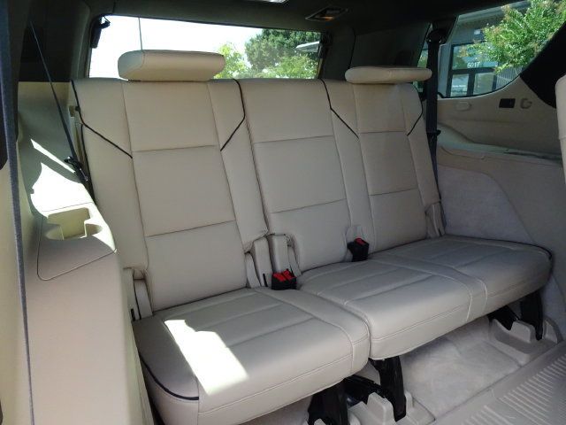 Used 2022 Cadillac Escalade Premium Luxury w/ Performance Package AWD/4WD image 22