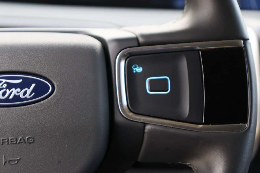 Used 2025 Ford Expedition Active AWD/4WD image 28