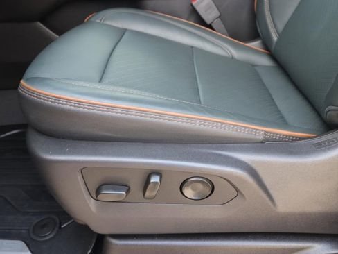 Used 2025 GMC Yukon AT4 AWD/4WD image 19