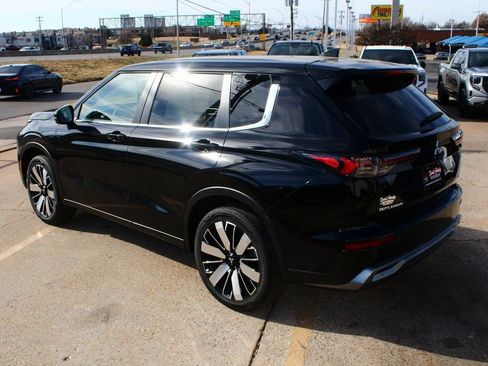 New 2026 Mitsubishi Outlander SE image 10