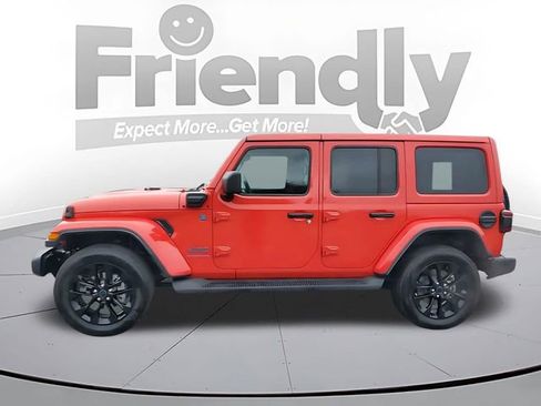 Used 2025 Jeep Wrangler Unlimited Sahara AWD/4WD image 2