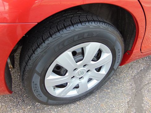Used 2010 Toyota Camry LE FWD image 30