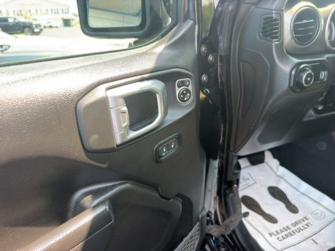 Used 2023 Jeep Wrangler Sport AWD/4WD image 13