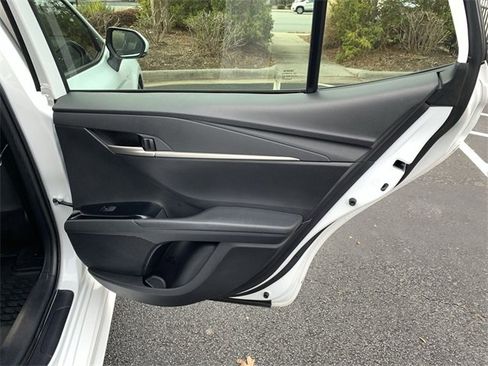 Used 2025 Toyota Camry SE image 11