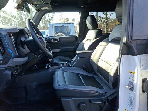 Used 2023 Ford Bronco Black Diamond w/ Sasquatch Package image 13
