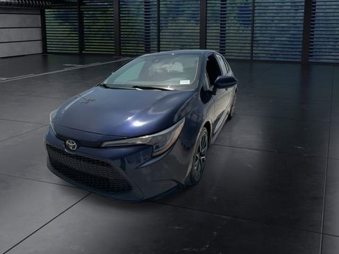 Used 2022 Toyota Corolla LE FWD image 4