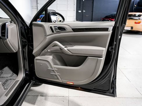 Used 2013 Porsche Cayenne Diesel AWD/4WD image 23