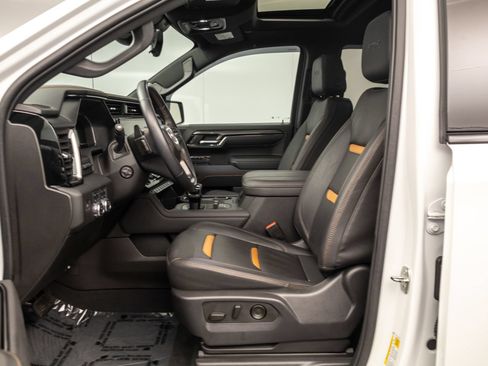 Used 2023 GMC Sierra 1500 AT4 w/ AT4 Premium Package AWD/4WD image 6