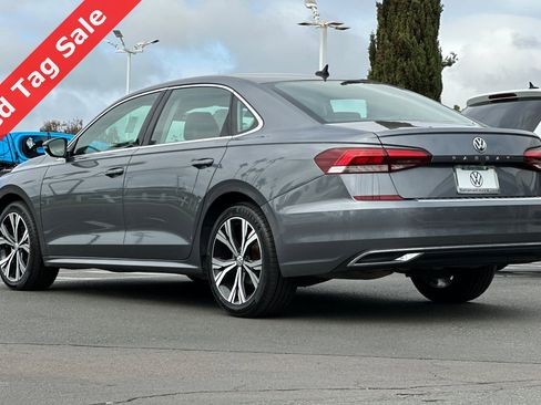 Certified 2022 Volkswagen Passat 2.0T SE image 7