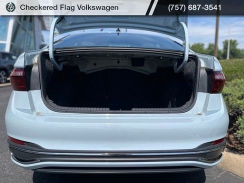 Used 2025 Volkswagen Jetta SEL FWD image 32