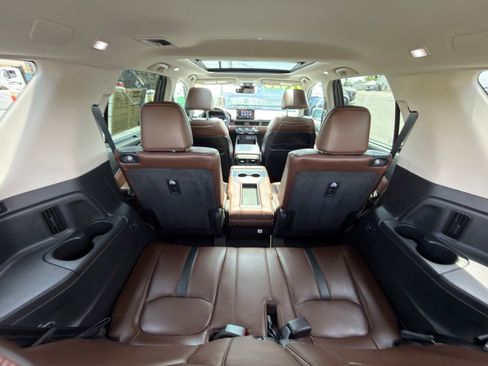 Used 2025 Honda Pilot Elite image 35
