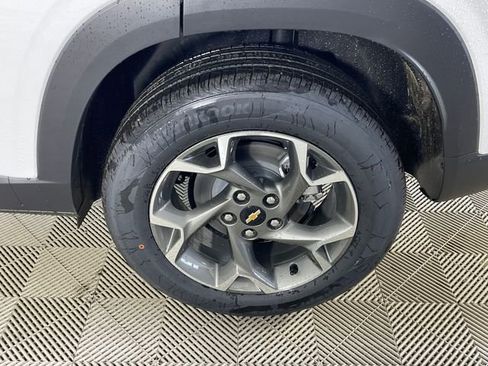 New 2026 Chevrolet Trax LT w/ Driver Confidence Package FWD image 17