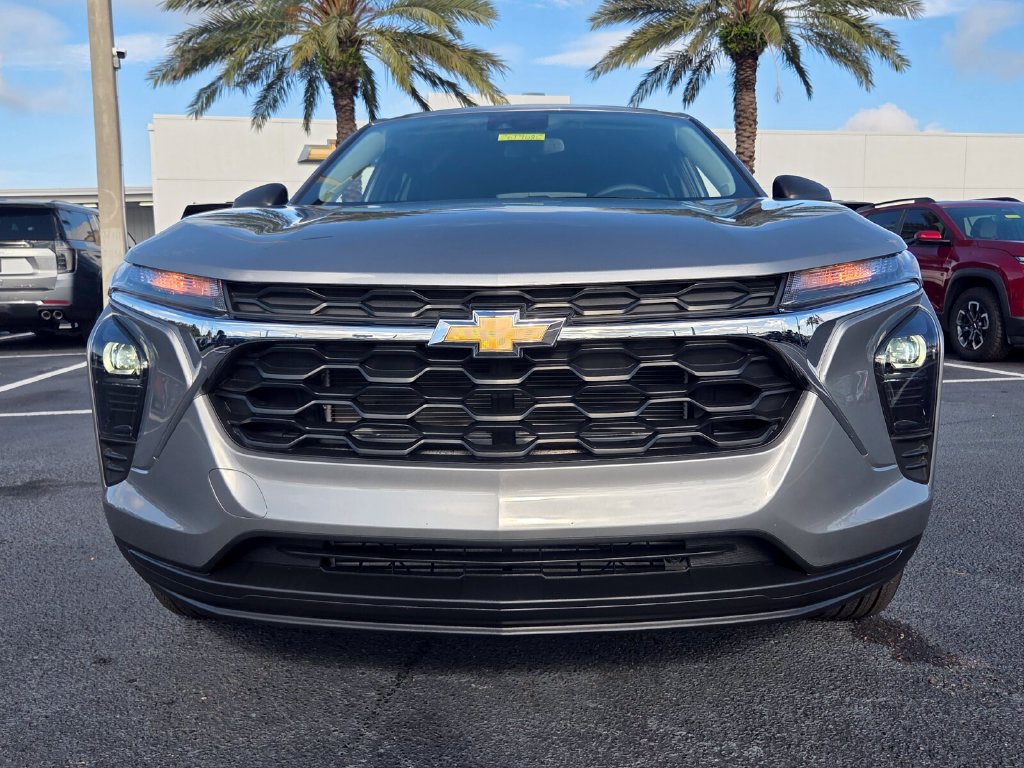 Certified 2025 Chevrolet Trax LS w/ Driver Confidence Package FWD image 3