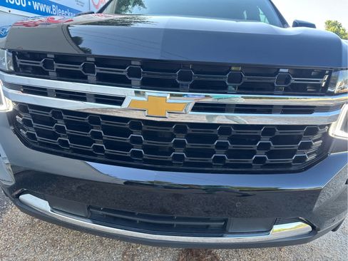 Used 2023 Chevrolet Suburban LS w/ Driver Alert Package RWD image 10