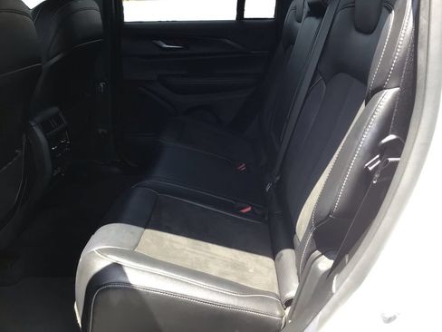Used 2023 Jeep Grand Cherokee Altitude AWD/4WD image 10