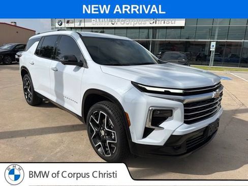 Used 2026 Chevrolet Traverse High Country FWD image 1