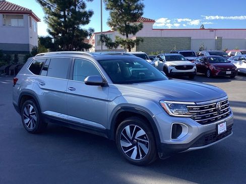 Used 2025 Volkswagen Atlas SEL image 4