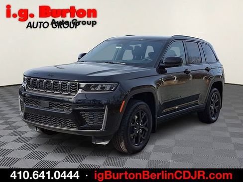 New 2026 Jeep Grand Cherokee Altitude AWD/4WD image 2