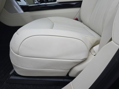 New 2026 Land Rover Range Rover SE image 28