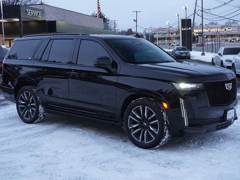 Used 2024 Cadillac Escalade Sport Platinum image 2