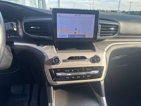 Used 2021 Ford Explorer XLT w/ Equipment Group 202A AWD/4WD image 9