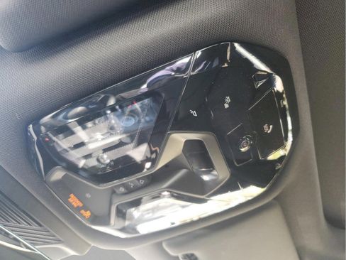 Used 2025 BMW i5 eDrive40i w/ Premium Package RWD image 27