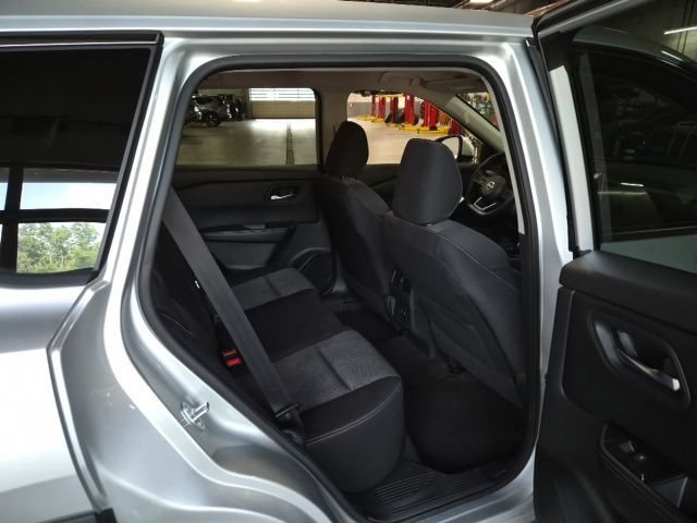 Used 2024 Nissan Rogue SV AWD/4WD image 12