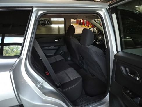 Used 2024 Nissan Rogue SV AWD/4WD image 12