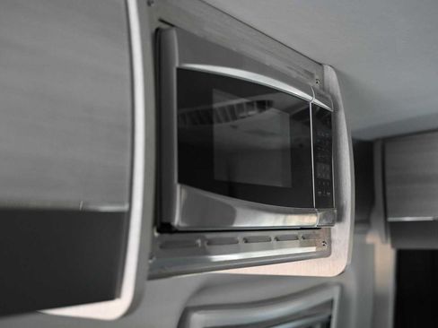 Used 2022 Mercedes-Benz Sprinter 2500 image 22