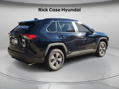 Used 2022 Toyota RAV4 XLE image 7