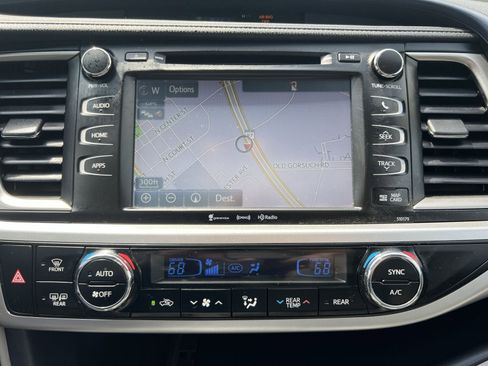 Used 2017 Toyota Highlander XLE AWD/4WD image 20