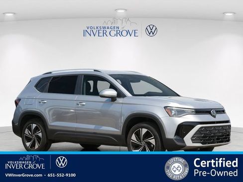 Certified 2025 Volkswagen Taos SE AWD/4WD image 1