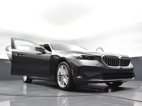 Used 2025 BMW 530i RWD image 29