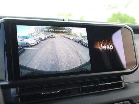 Used 2025 Jeep Wrangler Unlimited Sahara w/ Safety Group AWD/4WD image 12