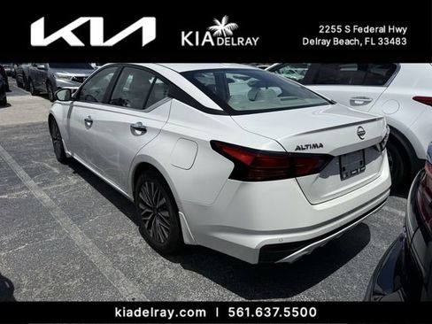 Used 2024 Nissan Altima 2.5 SV w/ SV Premium Package FWD image 3