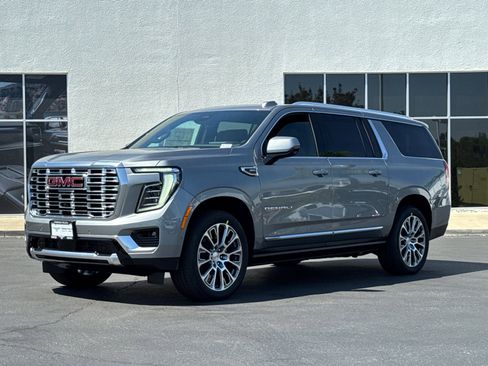 New 2026 GMC Yukon XL Denali w/ Denali Reserve Package AWD/4WD image 4
