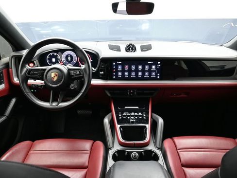 Certified 2024 Porsche Cayenne Coupe AWD/4WD image 18