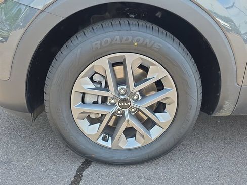 Used 2024 Kia Telluride LX FWD image 9