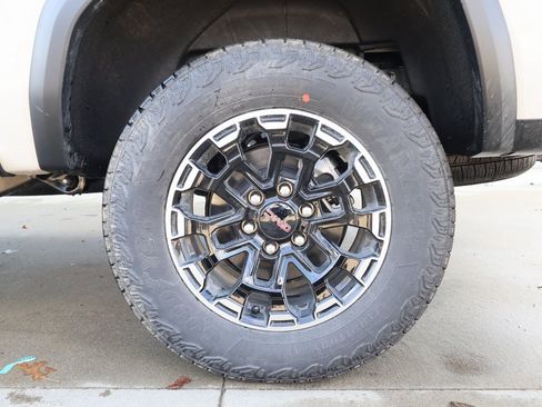 New 2026 GMC Canyon AT4 image 40