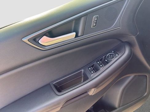 Used 2024 Ford Edge SE w/ Black Appearance Package image 18