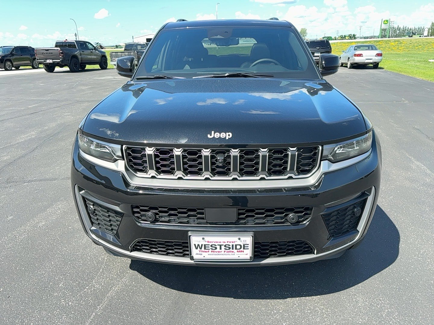 New 2026 Jeep Grand Cherokee Limited w/ Luxury Tech Group II AWD/4WD image 2