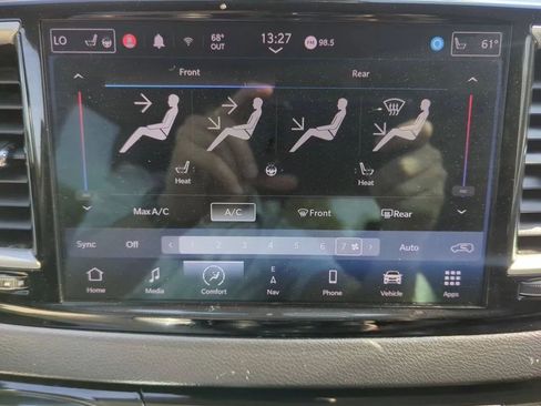 Used 2022 Chrysler Pacifica Touring-L w/ Uconnect Theater Family Group FWD image 20