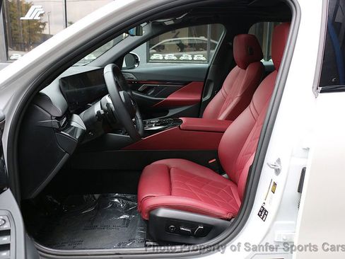 Used 2025 BMW 540i xDrive w/ Premium Package image 27