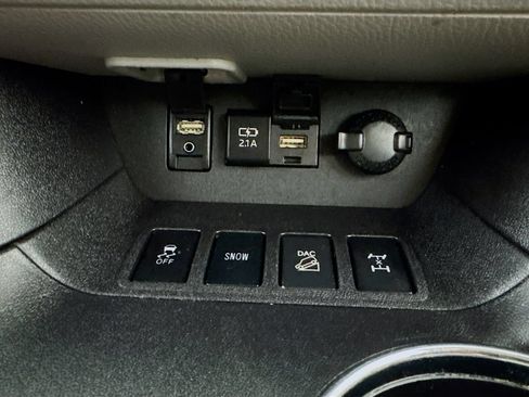 Used 2019 Toyota Highlander XLE AWD/4WD image 19