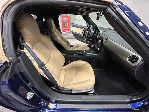 Used 2009 MAZDA MX-5 Miata Grand Touring RWD image 36