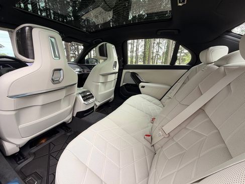 New 2026 BMW 740i RWD image 15