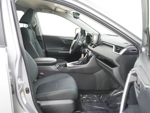 Used 2019 Toyota RAV4 LE w/ Carpet Mat Package AWD/4WD image 11
