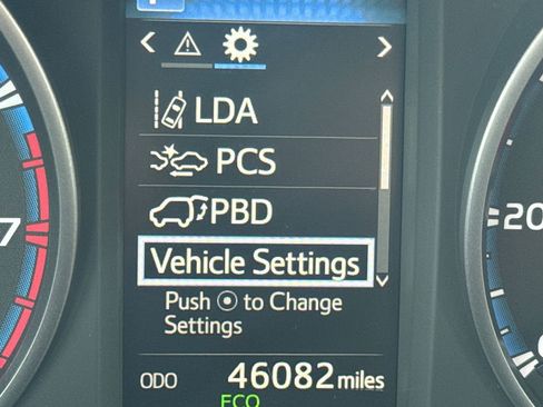 Used 2017 Toyota RAV4 XLE w/ Premium Special Value Package AWD/4WD image 20