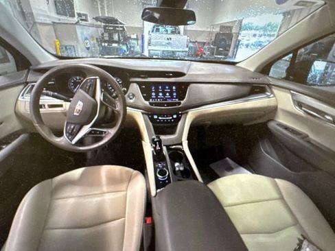 Used 2021 Cadillac XT5 Premium Luxury FWD image 11
