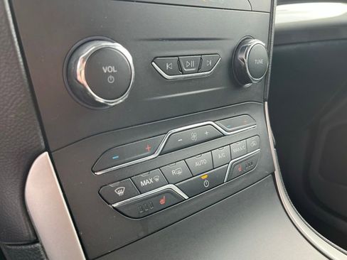 Used 2020 Ford Edge SEL image 14